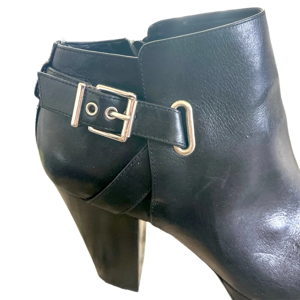 New Gianni Bini Black Chunky Buckle Hidden Platform Ankle Boot Size 9.5